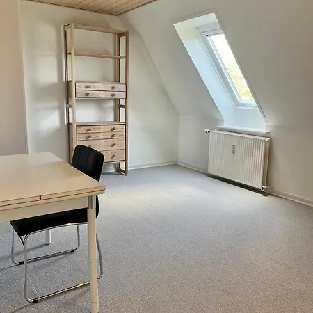 140 Modern M2 In Quiet Neighborhood With Lovely Courtyard *