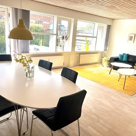 140 Modern M2 In Quiet Neighborhood With Lovely Courtyard *